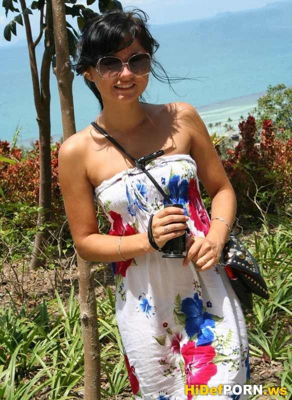 PornTraveling.com - Bella - Sunny Thailand Sex Trip: Day 4 - Beautiful Girl On Deserted Beach