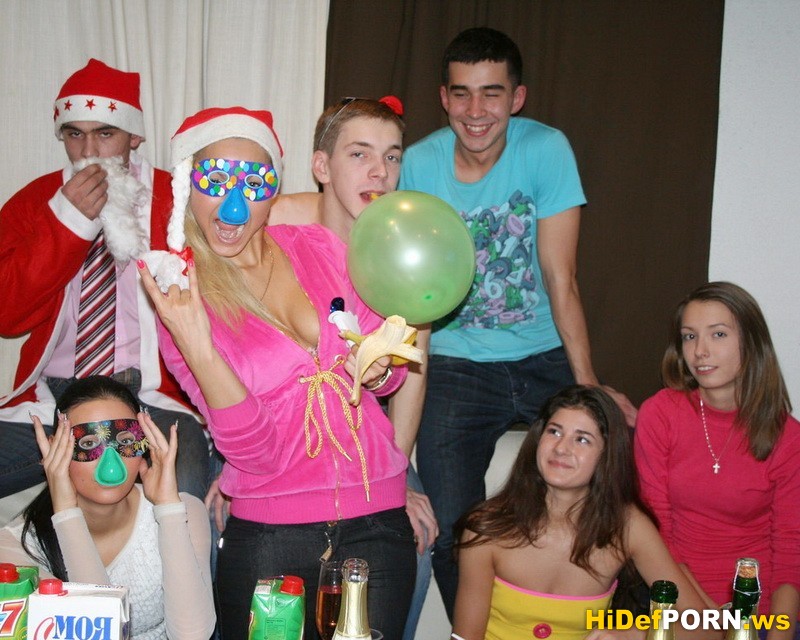 StudentSexParties.com - Agnessa, Francesca, Rebecca and Jocelyn - College Christmas Party Ep.1