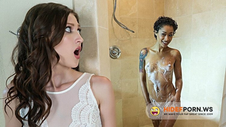 HotAndMean / Brazzers - Ellena Woods & Skin Diamond (A Secret Shower) [Full HD 1080p]