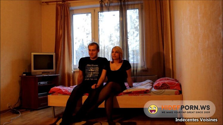 JacquieEtMichelTV.net/Indecentes-Voisines.com - Une Sextape Envoyee Par Un Couple De Fan Etranger Et Filme Par Leur Voisin [FullHD 1080p]