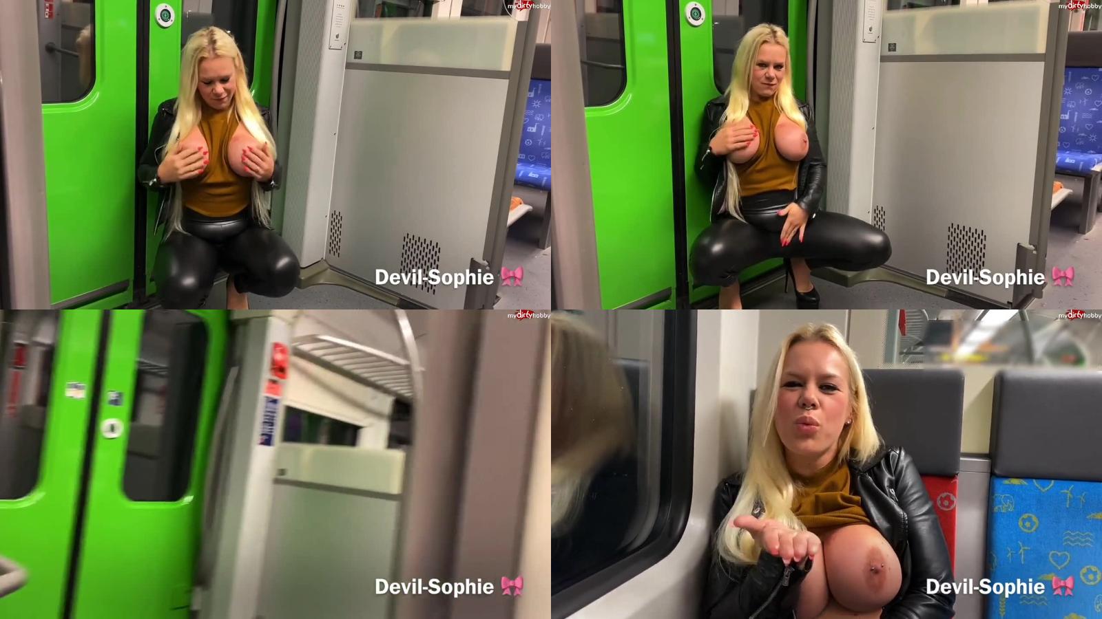 [MDH] Devil Sophie Wetlook Piss on a Train