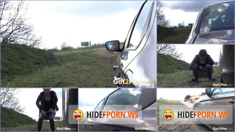 Got2Pee.com - Unknown - Video-looking-down [FullHD 1080p]