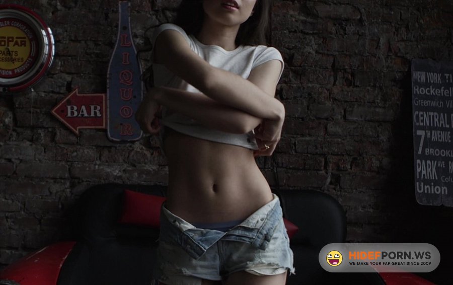 StasyQ - NicoleQ - Naked Girl Posing Solo In A Bar [2020/FullHD]