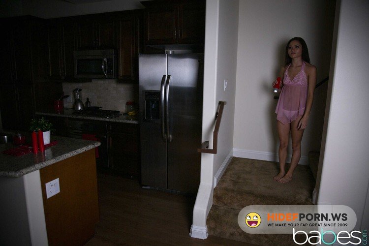 Babes.com - Zoe Bloom - Pussy in a Power Outage [SD 480p]
