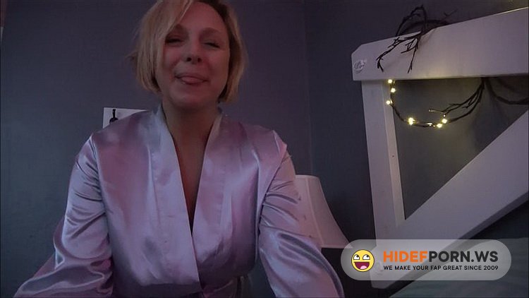 Clips4Sale.com - Brianna Beach - Mother, Son Get Ready for Bed [FullHD 1080p]