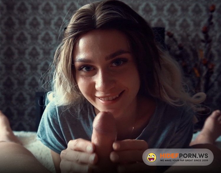 ManyVids.com - Luxury Mur | @DozzaZanoza - Babe Takes Dick Deep While Her Parents Are Away [FullHD 1080p]