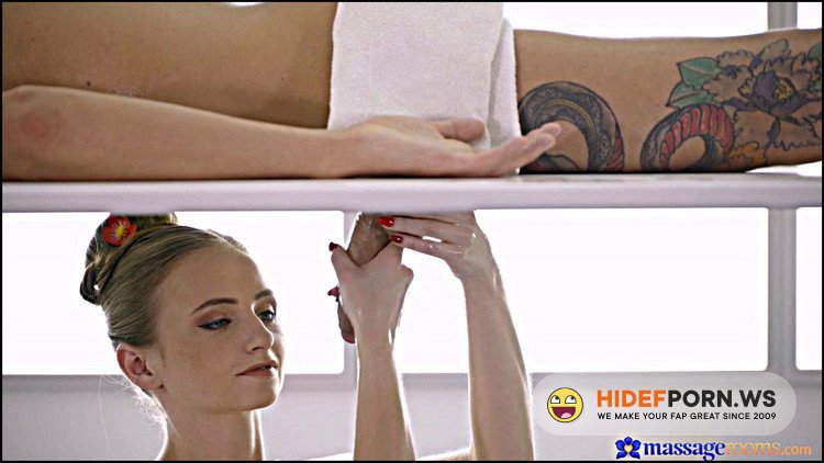 SexyHub.com/MassageRooms.com - Lady Bug - Intimate orgasms on milking table [FullHD 1080p]