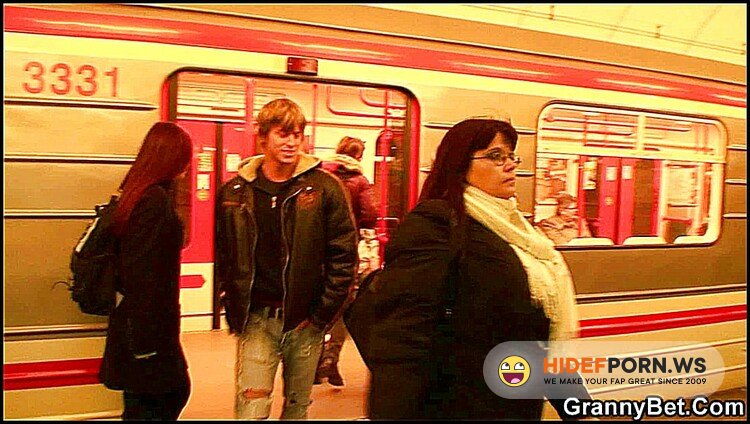 Grannybet.com - Unknown - Fattie In The Metro [FullHD 1080p]