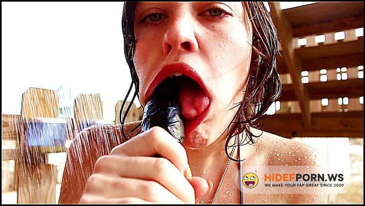 OnlyFans.com - Emma Choice - Outdoor Shower Suck And Fuck [FullHD 1080p]