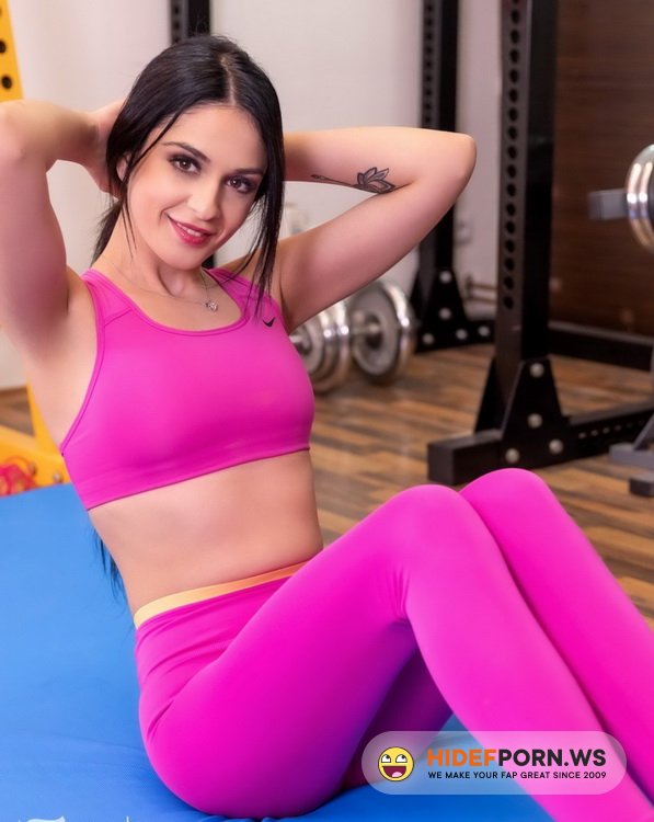VRBangers.com - Mia Trejsi - Humping Iron [UltraHD/2K 1920p]