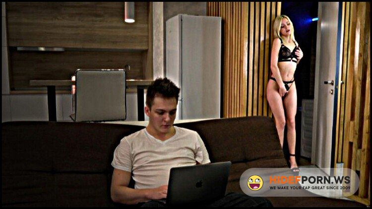Modelhub.com/Onlyfans.com - LIs Evans - Beautiful Lis Evans distracted from work with BLOWJOB and PUSSY [FullHD 1080p]