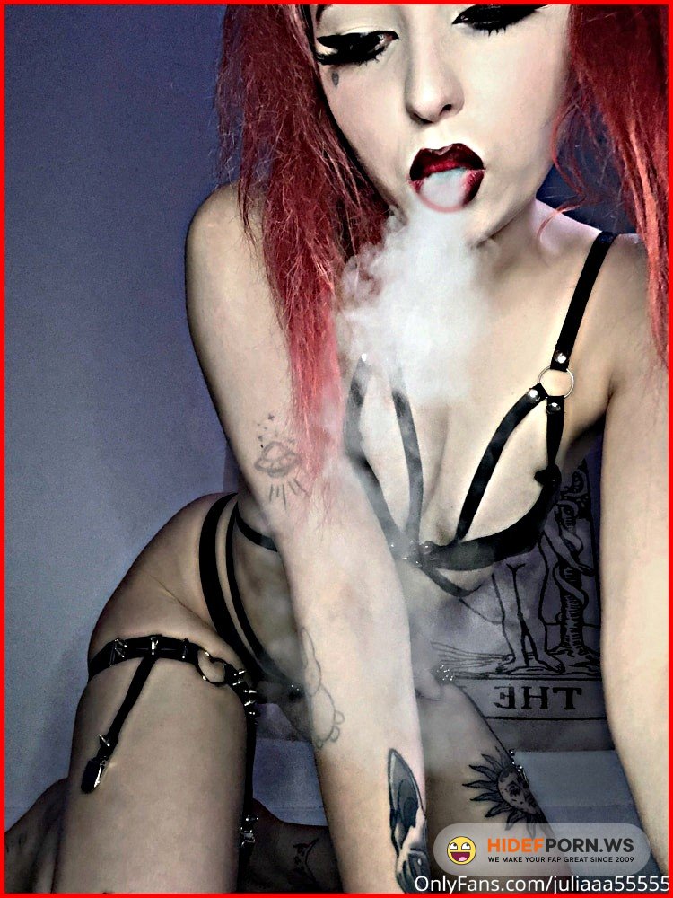 OnlyFans.com - @Antijuls - 48 videos | 445 photos [UltraHD 2K 1832p]