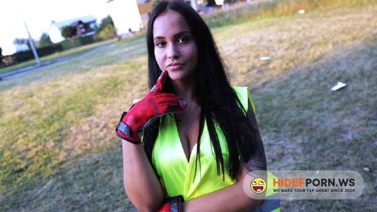 PublicAgent.com/FakeHub.com - Jennifer Mendez - Litter Picker Fucked in the Woods [HD 720p]