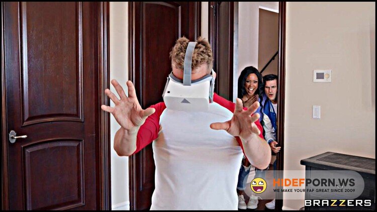 BrazzersExxtra/Brazzers.com - August Skye - Pervy Roommate VR Titty Squeeze [FullHD 1080p]