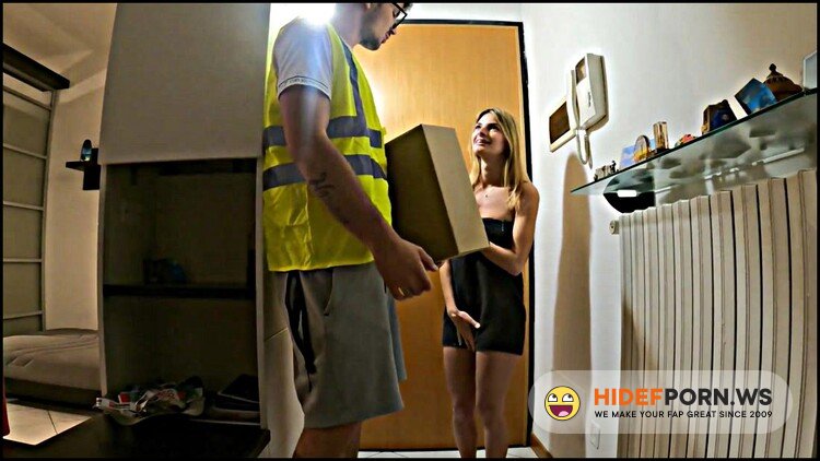 Onlyfans.com/Modelhub.com - Tommy e Annika - Annika welcomes the courier in a bathrobe but has no money to pay cash on delivery [FullHD 1080p]