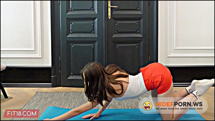 Fit18 - Victoria J - Downward Doggy Style [UltraHD 4K 2160p]