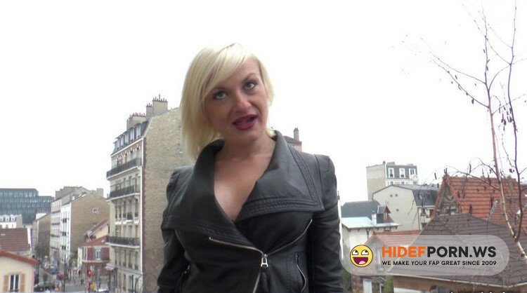 JacquieEtMichelTV.net - Caroline - Quatre mecs pour Caroline, 38ans ! [FullHD 1080p]