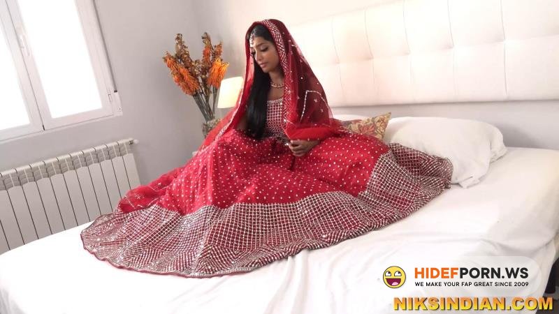 NiksIndian - Niks Indi - Real Desi Couple SuhagRaat Sex Virgin Dulhan [FullHD 1080p]