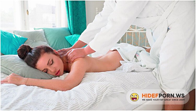 ModelHub Hot stepmom demands massage from stepson [FullHD 1080p]
