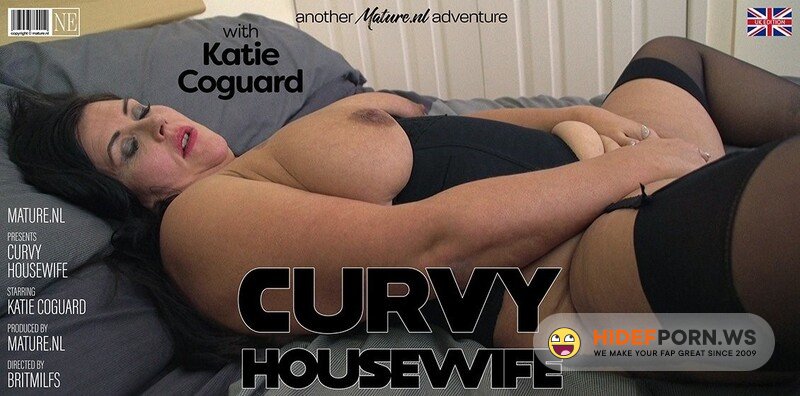 Mature.nl - Katie Coquard (EU) (45) - Curvy housewife Katie Coquard plays with her pussy in bed (14964) [Full HD 1080p]