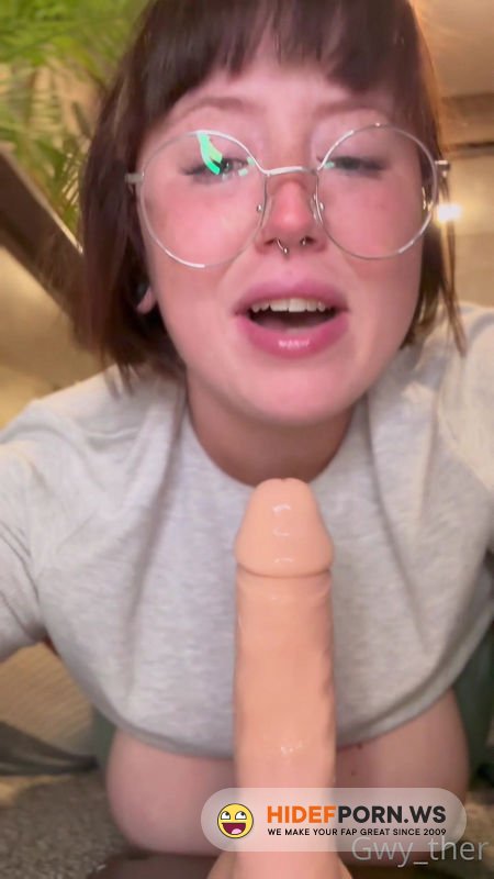 Onlyfans.com - Gwy Ther - Pregnant Dildo Rider [UltraHD/2K 1920p]