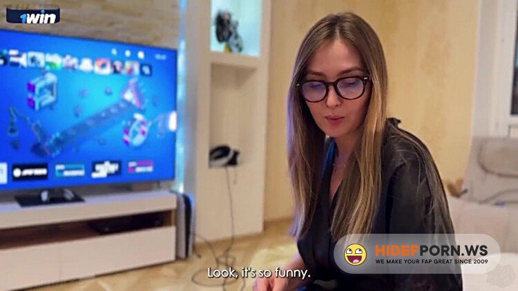 PornHub.com - Tricky Stepson Fucks His Naive Stepmom While She Is In Virtual Reality [FullHD 1080p]