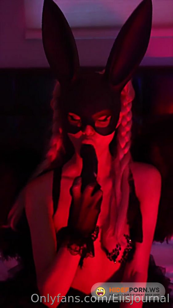 Onlyfans - Kristen Hancher Batwoman POV Masturbation Video Leaked [FullHD 1080p]