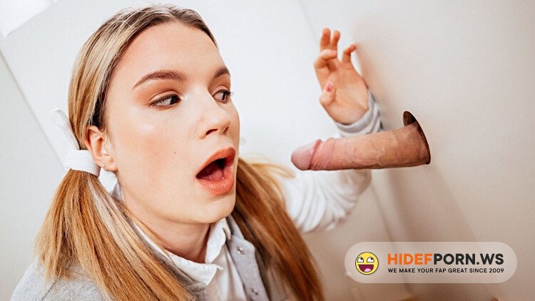 PrettyDirtyTeens / Deviante - Katarina Rina - Busty College Babe Finds Campus Gloryhole [Full HD 1080p]