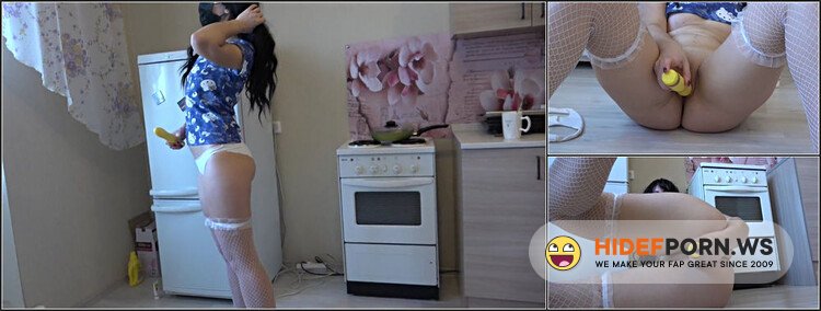 Masturbating In The Kitchen, a Mature Slim Housewife Milf With a Big Beautiful Booty. [FullHD 1080p]