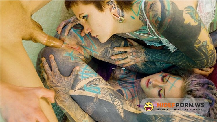 AnalVids.com/ PornBox.com - Anuskatzz: 2 heavy tattoo girls get ass fucked by a big dick [HD 720p]
