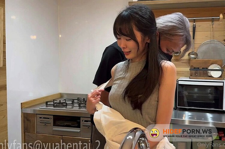 OnlyFans.com - Yuahentai : The Little Cook [FullHD 1080p]