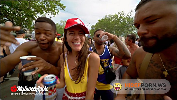 PornHub - Fucking At Street Parade And 2 Fans Caught And Recorded Us - MySweetApple [FullHD 1080p]