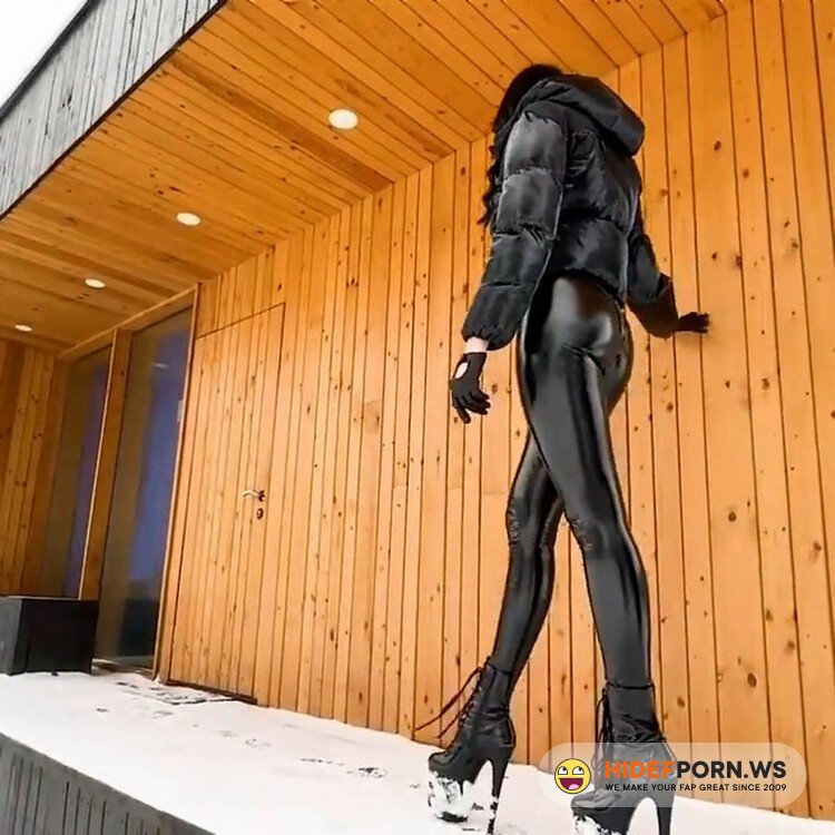 MyLatexBabe - Ks Snow and Shopping Fun In Leggings [SD 686p]