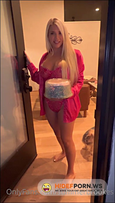 Onlyfans - TB Birthday Cake Sextape [UltraHD 2K 1920p]