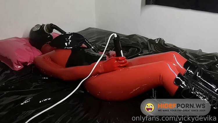 Onlyfans - Vickydevika - Rubber Cocooning Part 4 Of 5 [FullHD 1080p]