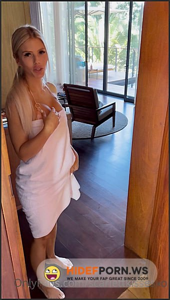 Onlyfans - Scarlettkissesxo Poolside Fuck [SD 1920p] - 2025