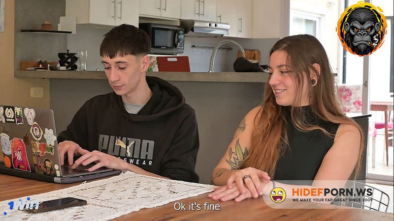 Onlyfans - Le Digo a Mi Mejor Amigo Que No Se Hacer Squirt y Me Hace Mojar Toda La Mesa?? Ft Albx09 Sr Mono y Alba [FullHD 1080p]