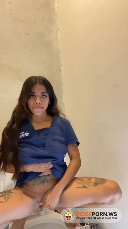 Onlyfans - Sexo Arriesgado En El Trabajo , Todo Por Un Aumento Yaresita Small [SD 1920p]