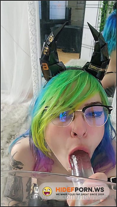 Lyssy @heylyssten  Suck Glass Dildo [SD 1920p] - 2025