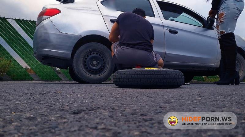 Onlyfans - We Fucked In The Car Like Crazy And As a Thank You For Fixing His Car  YANETYLEO [FullHD 1080p]
