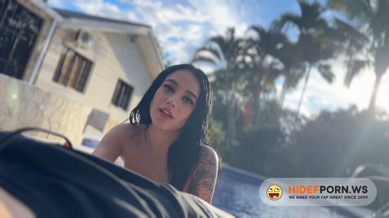 Onlyfans - Fucking In The Pool  MeganRay7 PovMan Films [FullHD 1080p]