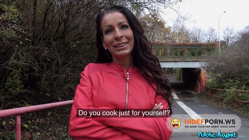 PublicAgent.com/FakeHub.com - Valentina Sierra : Genuine MILF fucks for cash [FullHD 1080p]