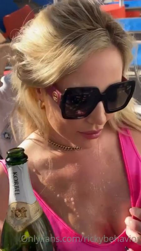 Onlyfans - Savannah Bond Fucked In The Hot Tub While Neighbors Watching [SD 720p]